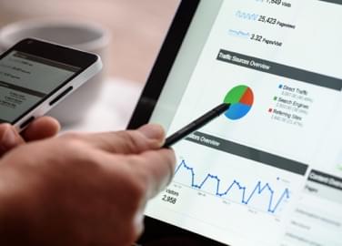 Czy jest sens pozycjonować stronę? Strata kasy czy większe możliwości?